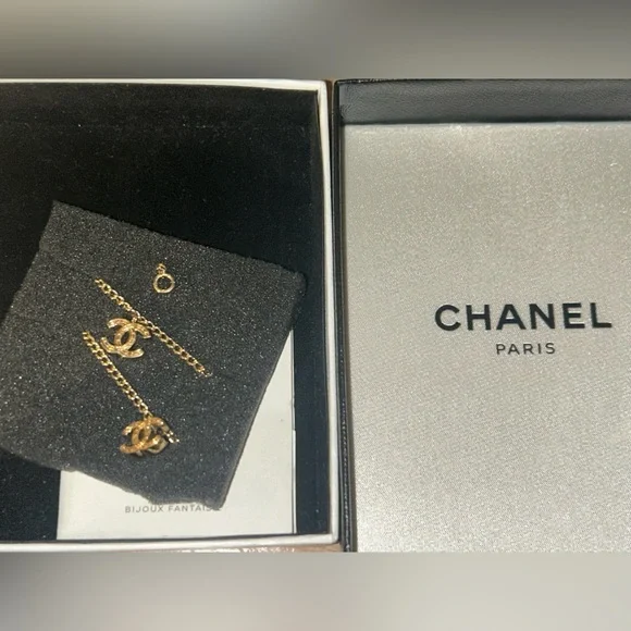 /traded/Chanel Matelasse CC Charm Bracelet in Gold Tone - Picture 15 of 16